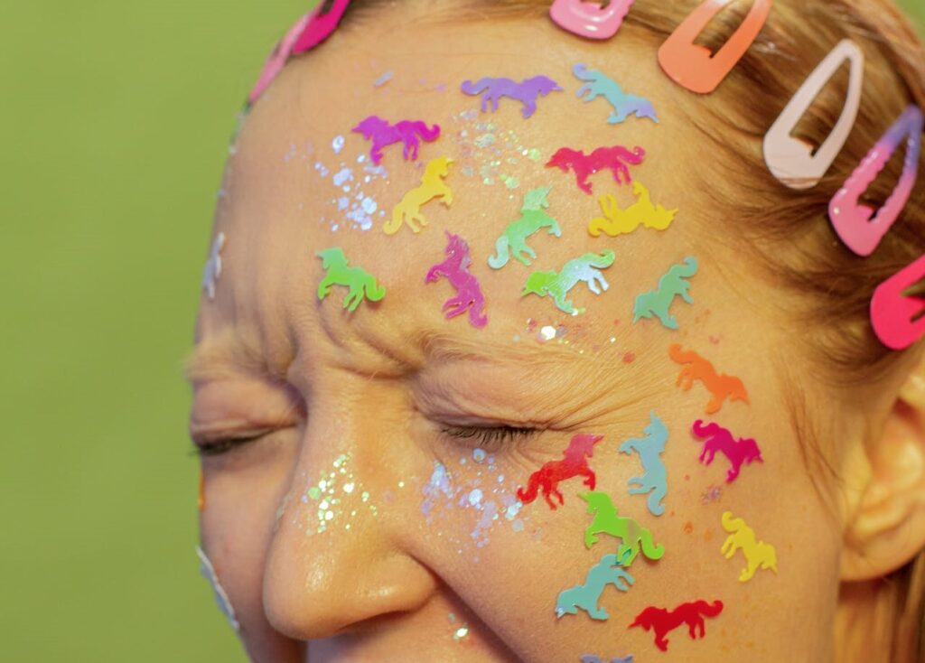 Lwia zmarszczka - jakie przyczyny? Jakie zabiegi?