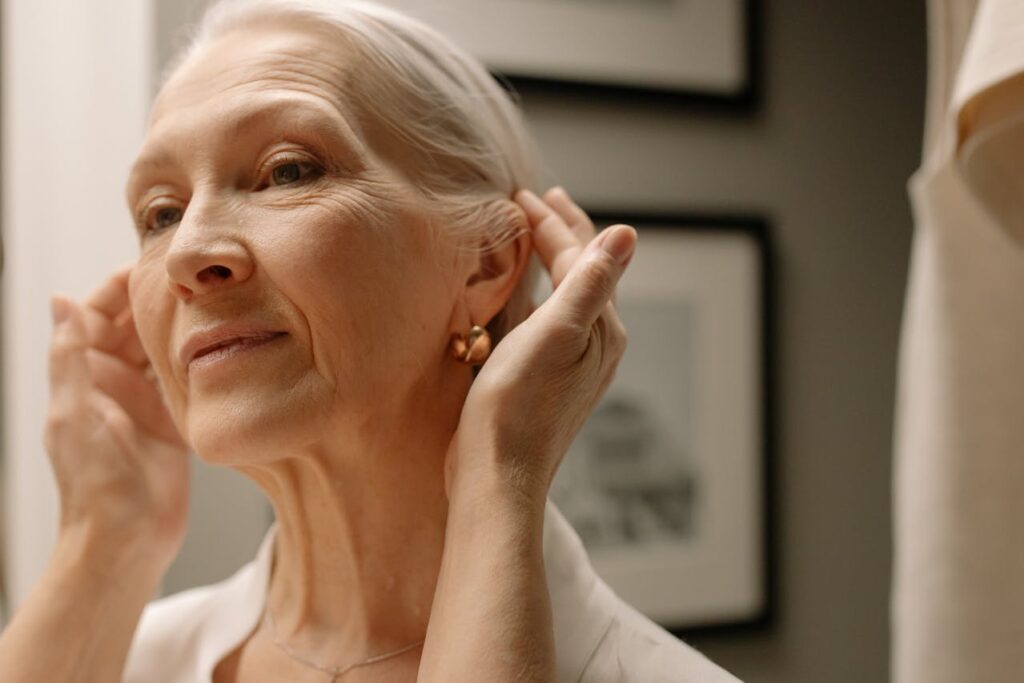 Jak odmłodzić szyję? Domowe sposoby i profesjonalne zabiegi