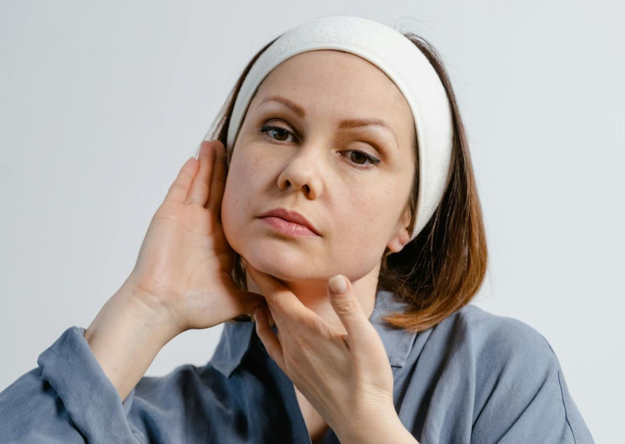 Taśmy do tapingu twarzy - czym są? Jak naklejać?